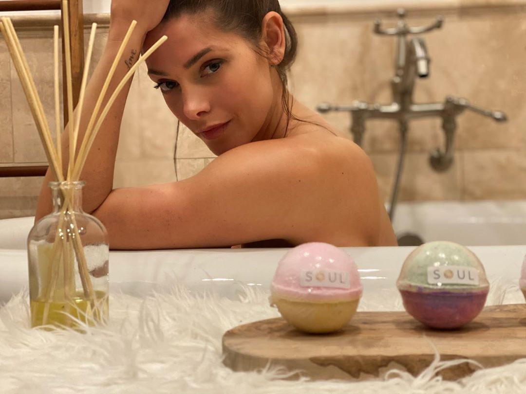 14 april: Melting the stress away with @mysoulcbd bath balms. Code: AG20 for 20% off.
#bathtime #relaxation #mysoulcbdpartner #soothing #mondaymood
