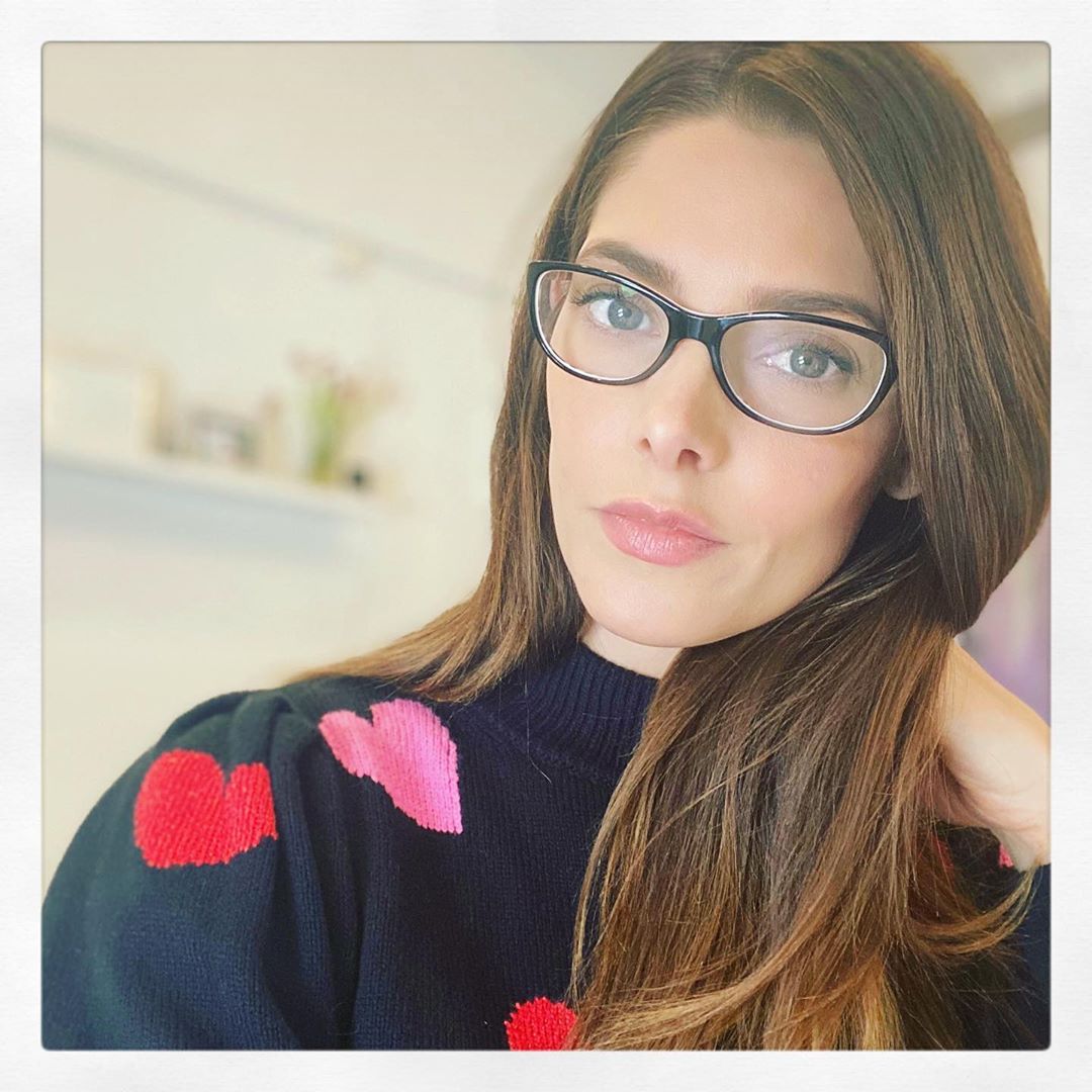 20 april: On Monday’s we wear hearts. #workattire
