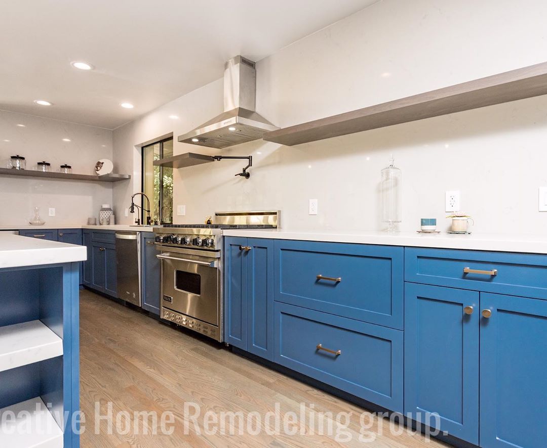08 mei: A #TBT of our old kitchen and the beautiful kitchen that we upgraded to with @creativehomeremodelingroup and @idokissi ⭐️ #kitchenremodel #grateful
 08 mei: A #TBT of our old kitchen and the beautiful kitchen that we upgraded to with @creativehomeremodelingroup and @idokissi ⭐️ #kitchenremodel #grateful