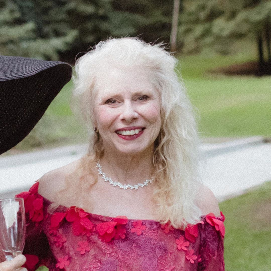 10 mei: Happy Mother’s Day to this magical creature!! I feel so blessed that I get YOU as my second mom. Thank you for creating the man of my dreams and bringing such light into my life. #happymothersday
