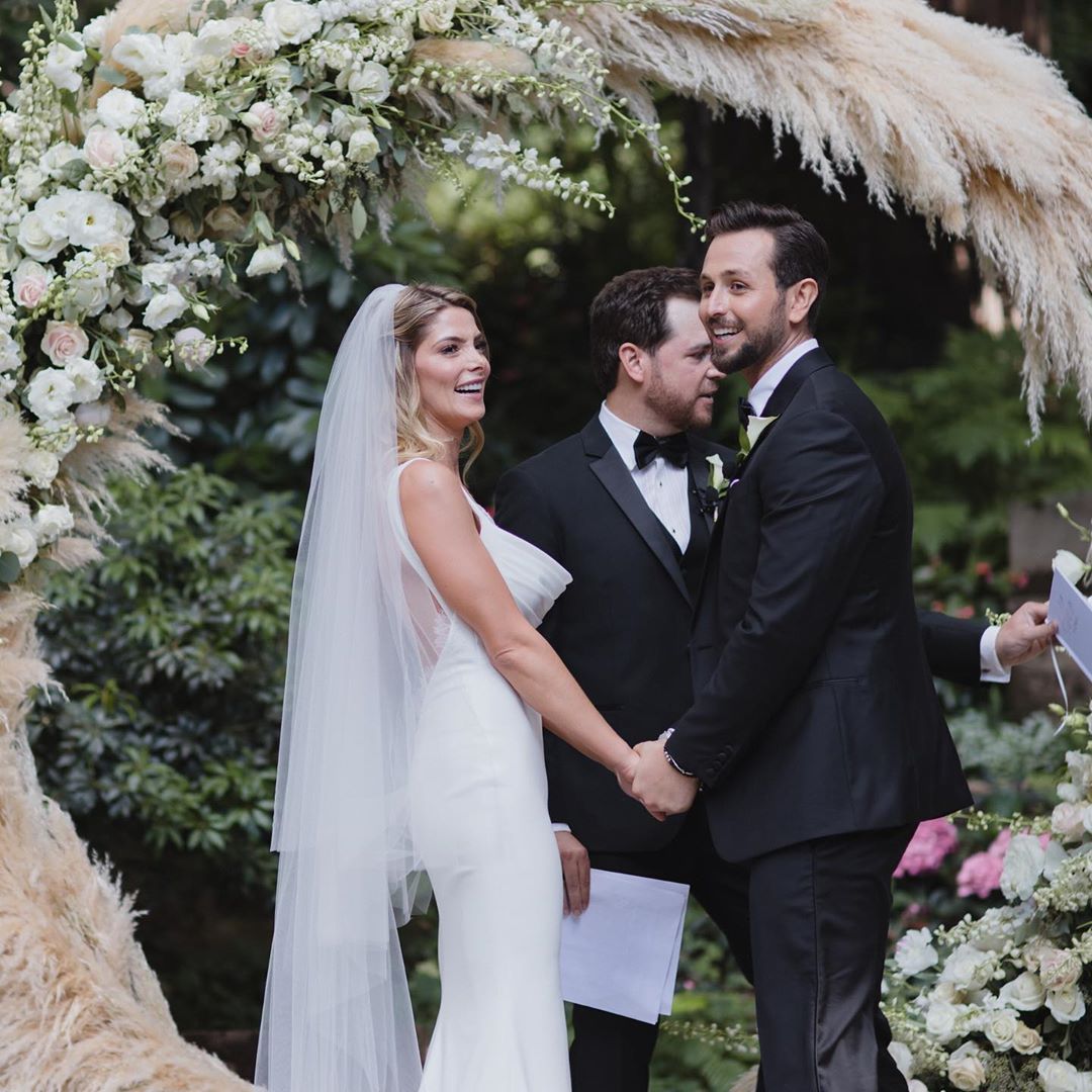 06 juli: Happy Anniversary Stud Muffin! Time really does fly by with you. Thank you for sharing your constant joy and light with me. We’ve made so many beautiful memories already and I know the best is still yet to come. Even in the ups and downs of life and in the uncertain world we’re living in right now, you shelter me with your love, send me into uncontrollable giggle fits, and inspire me to reach beyond the stars. I love you THE MOST angel. And that smile... 😍 #2years #lifetimelove #myperson
