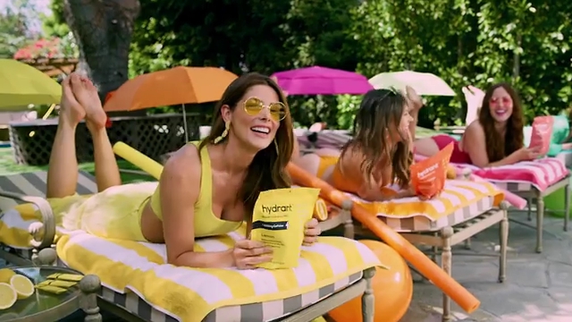 06 juli: So excited to share another commercial created by my talented husband @paulkhoury and his partner @captnquinn for @drinkhydrant which has become a staple in our daily routine to make sure we get the right balance of electrolytes and hydration. Life hack: if you’re not naturally a huge water drinker (like my hubby) adding hydrant makes your water go down like a treat. 👍 @hummingwayproductions #drinkhydrant #reddigitalcinema
