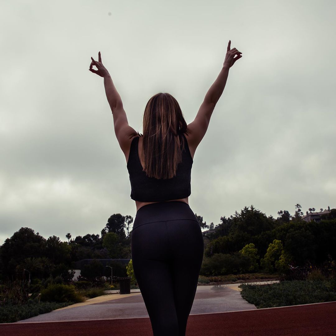 10 juli: See ya next week! It’s the freakin weekend! Well, technically I still got a few hours before the weekend begins... but it’s CLOSE. #tgif #illbeatthepool
10 juli: See ya next week! It’s the freakin weekend! Well, technically I still got a few hours before the weekend begins... but it’s CLOSE. #tgif #illbeatthepool