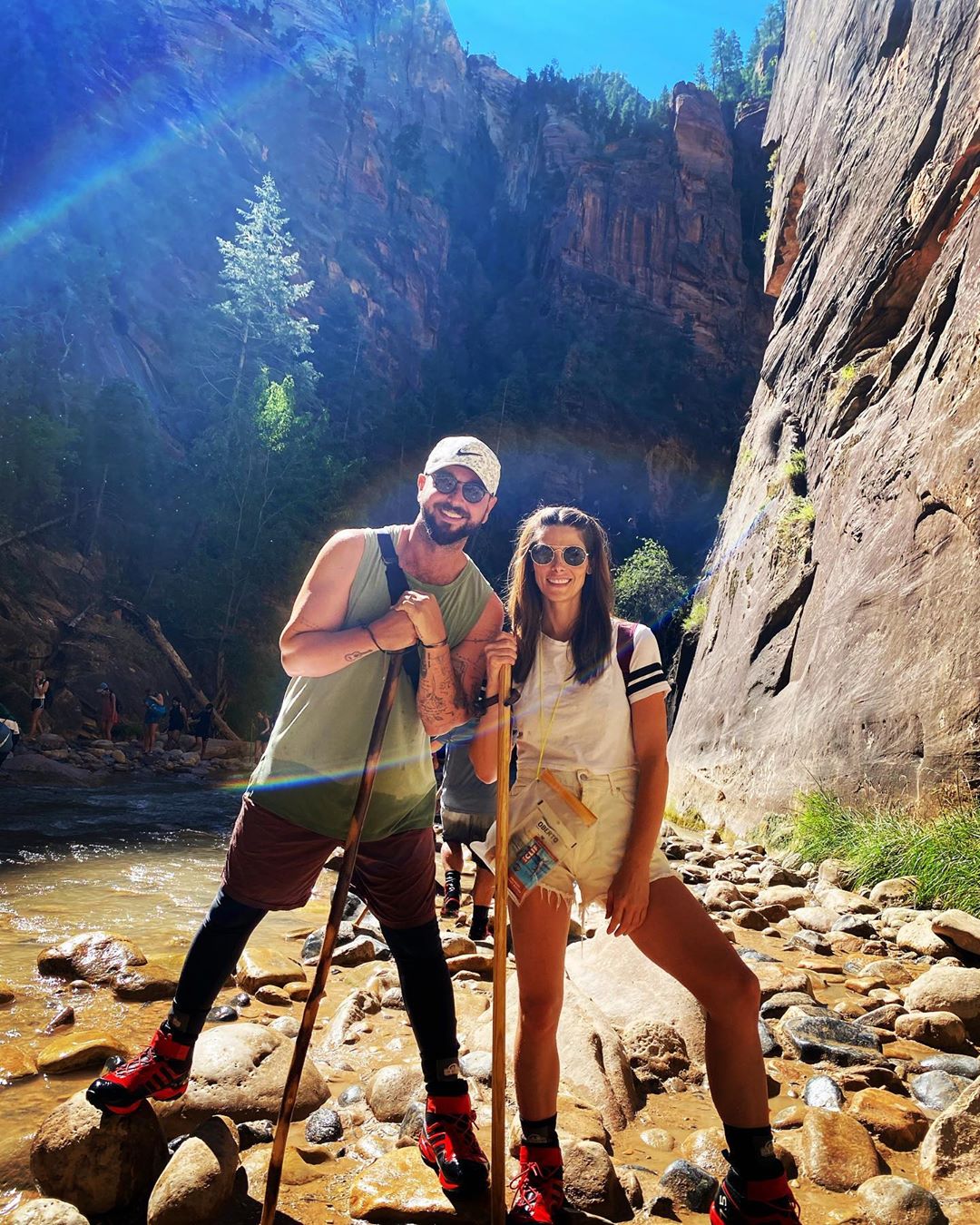 04 september: I HIGHLY recommend everyone does this! Our adventure began with traveling to Utah with an epic RV we got from @outdoorsy , we posted up at a gem called @cliffroselodge and they Hooked. It. Up. with all kinds of incredible adventure options. (And deers!!) We started with a small hike in Zion and today we did the narrows. If you have the ability to- DO THIS. We were blown away. #paulsbdayadventure #travelpartner
