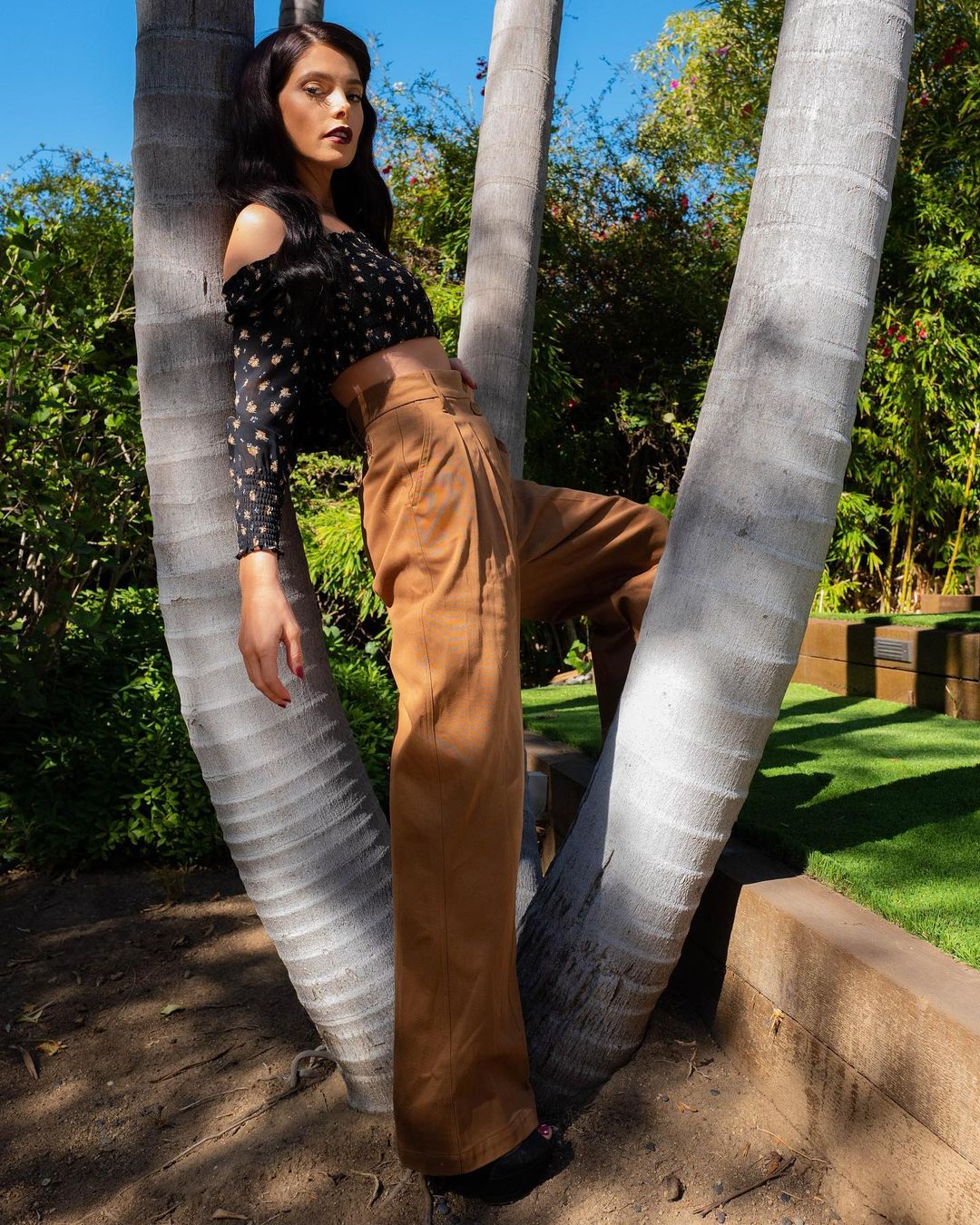 01 december: A #vibe. These PANTS though!!
