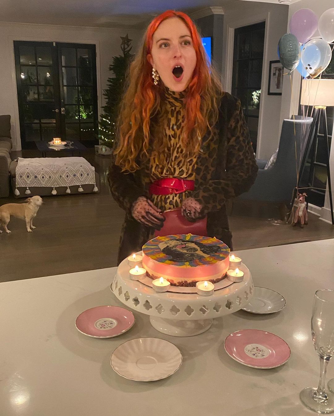 11 december: Happy birthday my gorgeous, wild, free spirited sister. I love your beautiful soul SO much and I’m grateful I get to call you my best friend and my family. I’ve come to realize we’re GREAT at making memories but HORRIBLE at documenting them. 😂 In any case, I love you ❤️ and can’t wait to go change the world together. #happybirthday #rideordie
