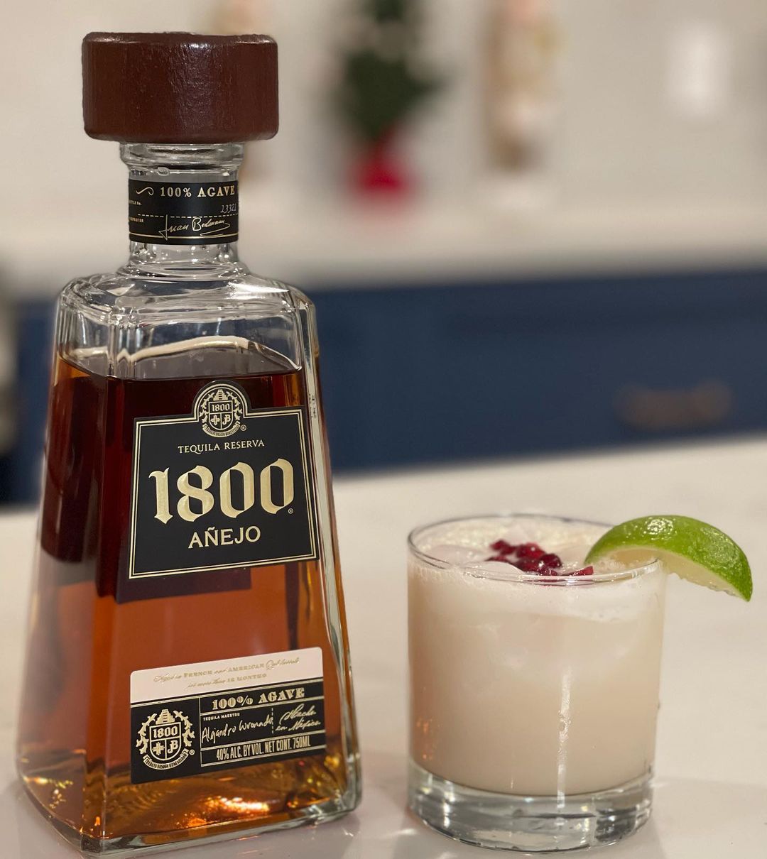 23 december: Introducing my Official Christmas Cocktail: Holiday White! True story: My dad is responsible for my appreciation of great tequila and he definitely passed down his love of @1800tequila to me. Dads in town for Christmas and I wanted to do something special, so it only made sense that I team up with 1800 to create the perfect holiday cocktail! Both the Coffee Spiced Wake Up and Holiday White are incredibly delicious, so it was a hard choice, but I ultimately went with Holiday White bc it’s different than anything I’ve ever tasted! (How is it so good?) Which one would you choose? Should I make an official holiday cocktail a new tradition? #1800partner
