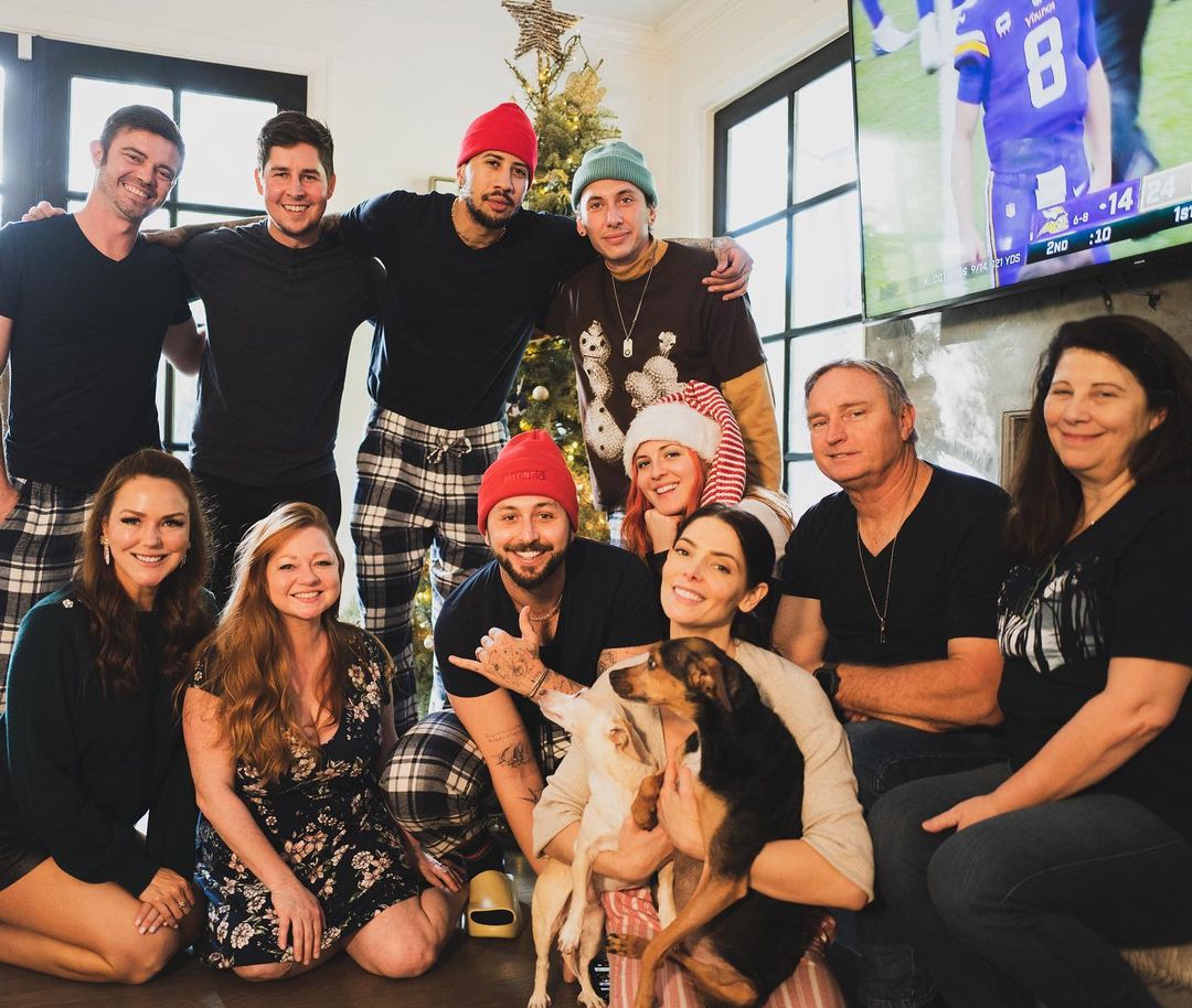 26 december: Hope everyone had a wonderful holiday connecting with the ones you love, may that be via zoom or in person. I’m so grateful for the immense love and warmth I had in my home yesterday. #familytime #happyholidays
