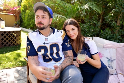28 oktober: Cheering on the LA Rams with my favorite @1800Tequila! Nothing says game day like shaking up a fresh LA Rita cocktail and enjoying some tacos. Having 1800 bring the tailgate to my home was the highlight of the game! #1800Tequila #1800Partner
