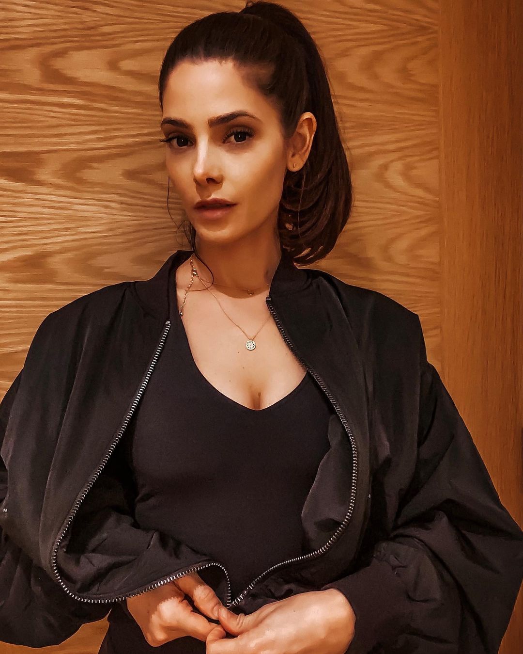 11 maart: When in doubt... all black everything. #aloyoga
