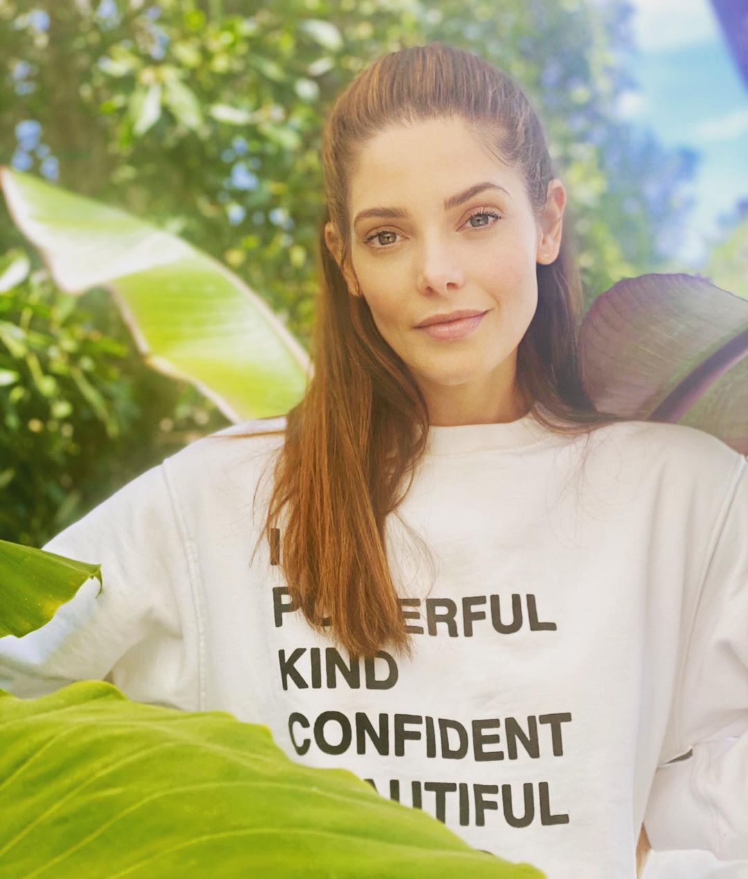15 april: Some of you may have caught on that I'm always trying to implement clean beauty and clean products into our household. I've become a really big @blueland fan - so this earth month, I'm excited to participate In their #EarthDayPhotoChallenge . Starting April 15th, just post a photo in nature and tag #EarthDayPhotoChallenge and @blueland ..For every photo, they'll donate $1 to Surfrider to fund beach cleanups! Every $10 translates to a 1/4 mile of beach cleaned 🌊 I'd love if you joined me and the @blueland team! @juliaandersondurst @josephchase @irene591 @livkhoury you're up 🌍 🤩
