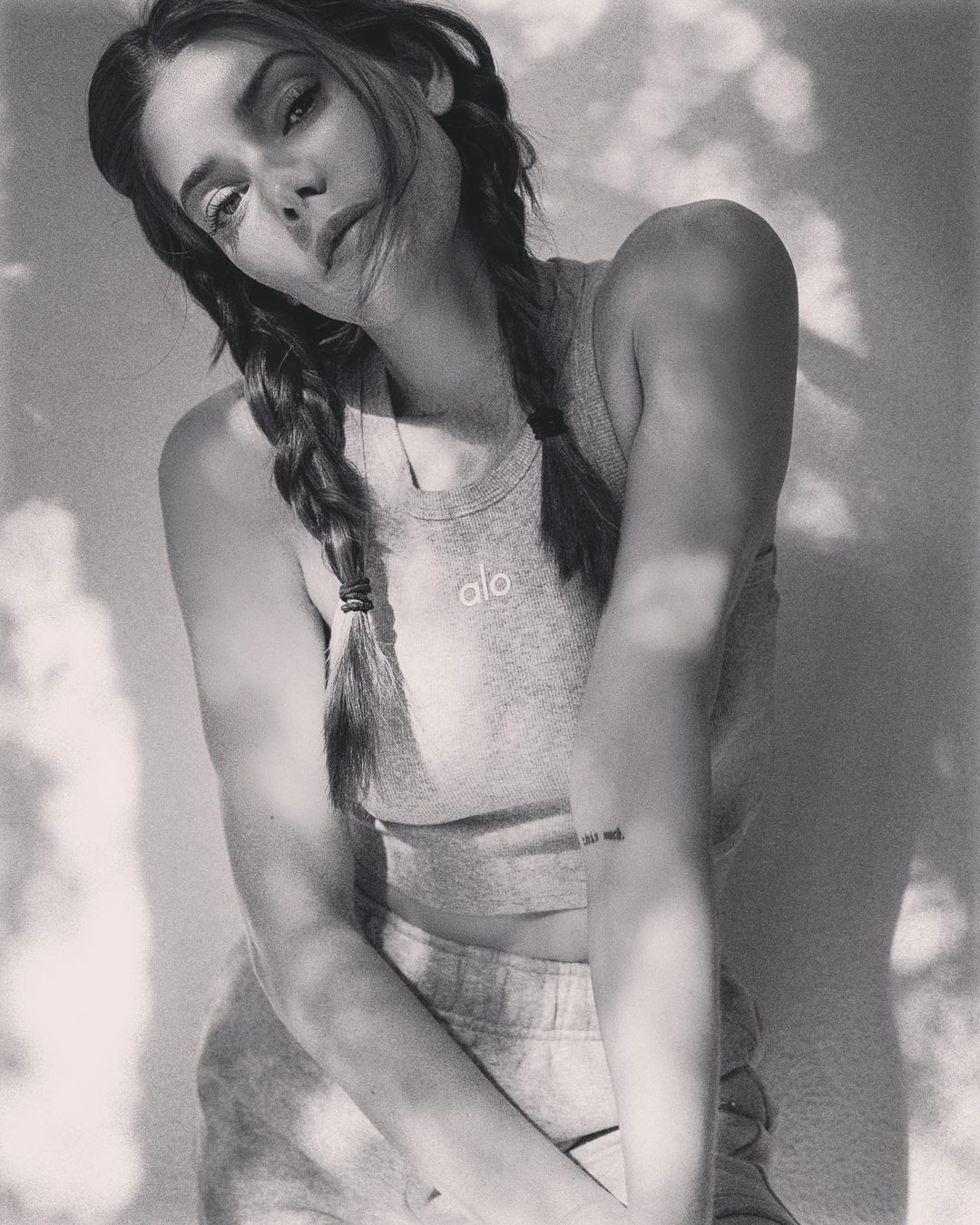 10 mei: @aloyoga on a Monday. Sending you all good vibes for the week ahead. #mondayvibes
