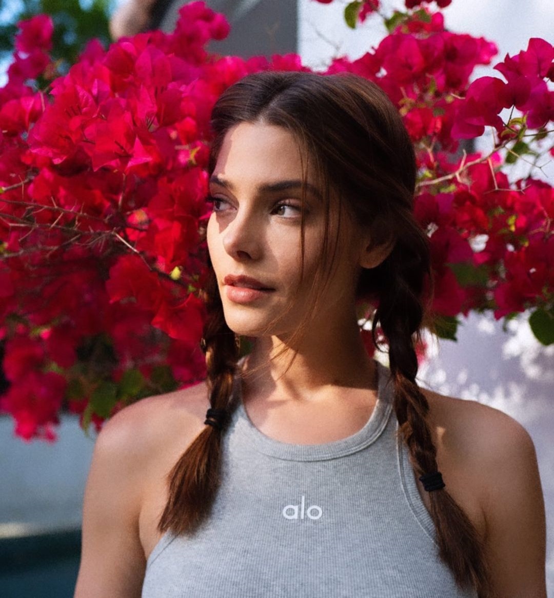 10 mei: @aloyoga on a Monday. Sending you all good vibes for the week ahead. #mondayvibes
