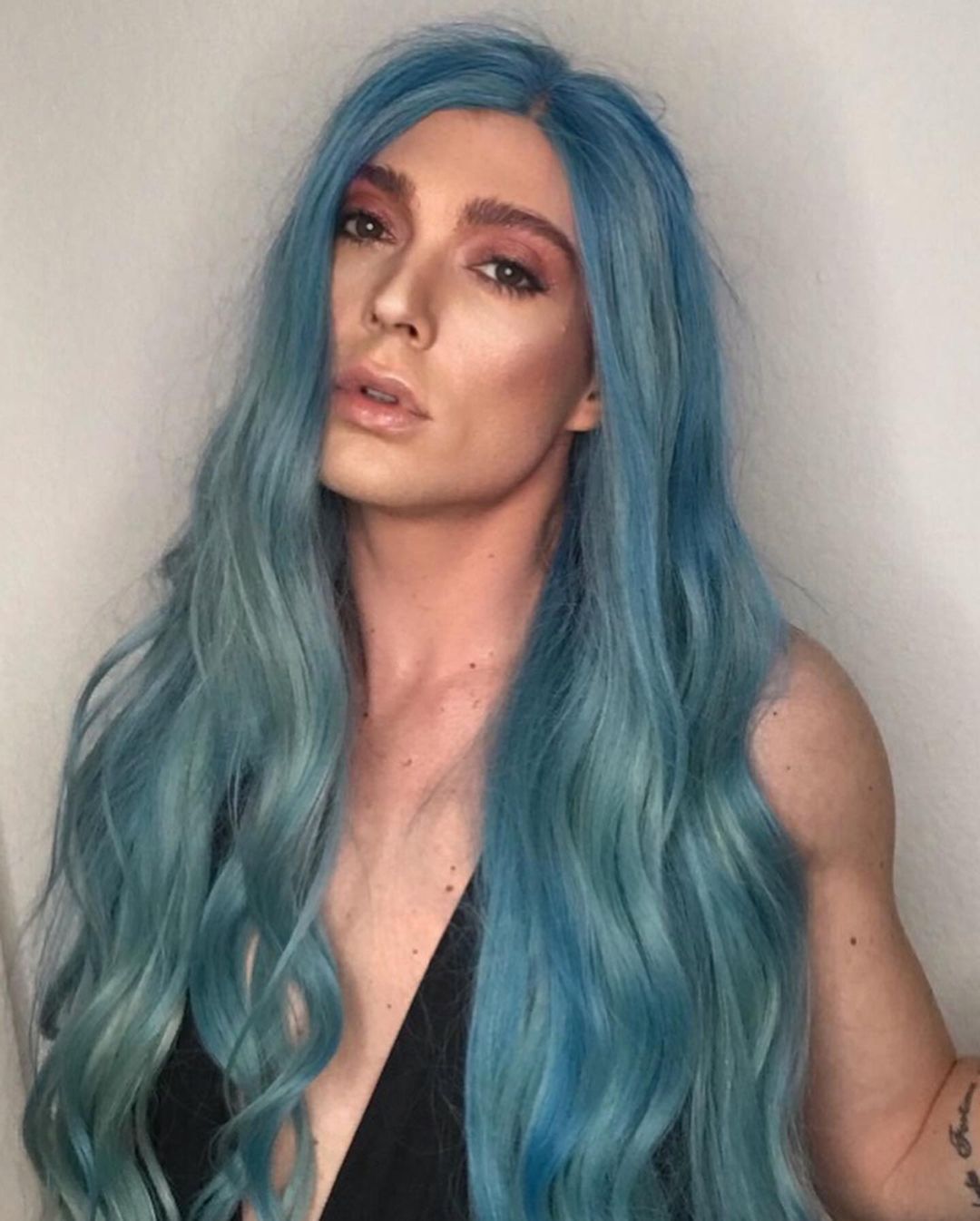 01 juni: Happy Birthday to my best frien- he's a real bad betch.... And somehow still one of the kindest, most genuine, pure souls there is. I'm so excited to embark on yet another year around the sun (full of shenanigans) with you. Seems like we've been through it all- yet there's still SO much to come. I love you boo boo. Thanks for being you. PS- why are you so pretty? #bff #manofhonor #lifers #happybirthday #merman
