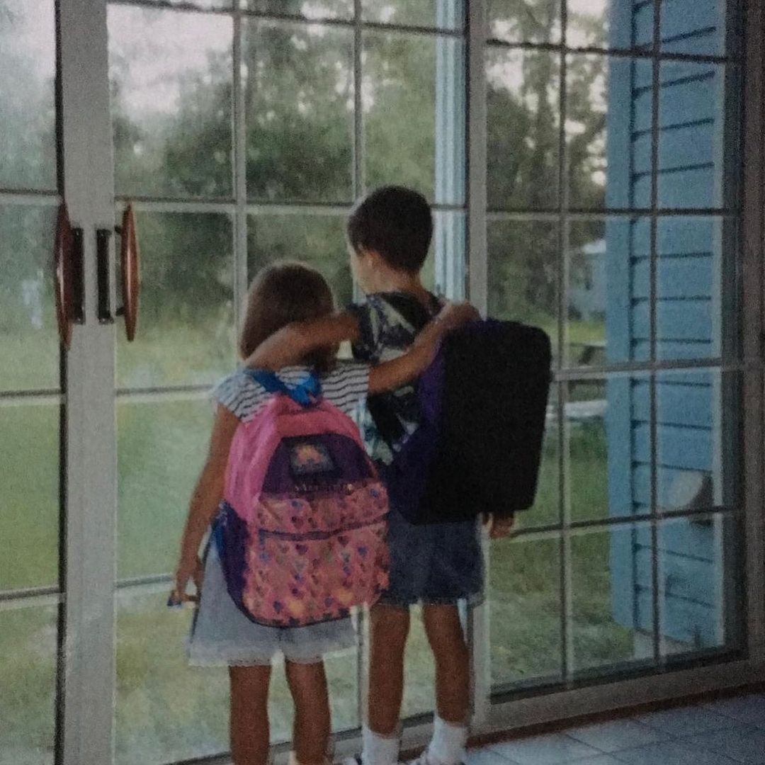 26 juli: Happy birthday Bubba! I'm so proud to call you my big brother, so grateful for the relationship we have. Thank you for always being the one I could look up to and lean on. I love you SO much. I wish I was there to celebrate with you, have a birthday cheers for me!! #happybirthday
