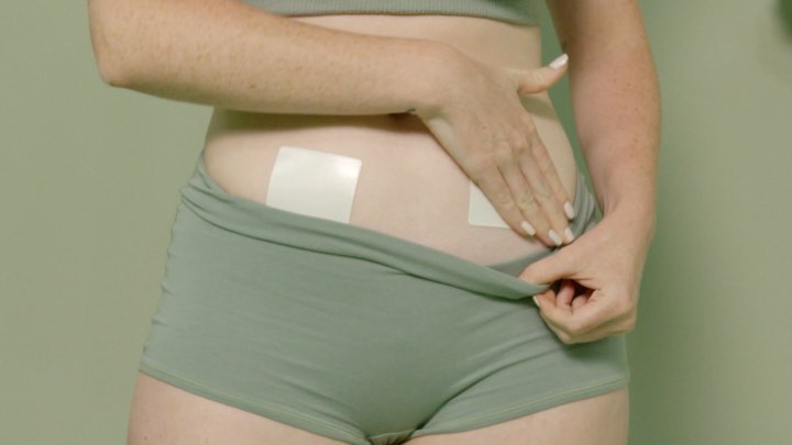 10 november: Introducing the @ourhummingway #cyclesoother - a non-toxic solution to your menstrual cycle discomfort. @livkhoury and I couldn't be more proud of this product. We spend eons perfecting the juuust right mix of targeted natural ingredients and can't wait for you to try. Meet your period sidekick... it's about time we focus on our #wholecyclewellness and our overall reproductive health.
