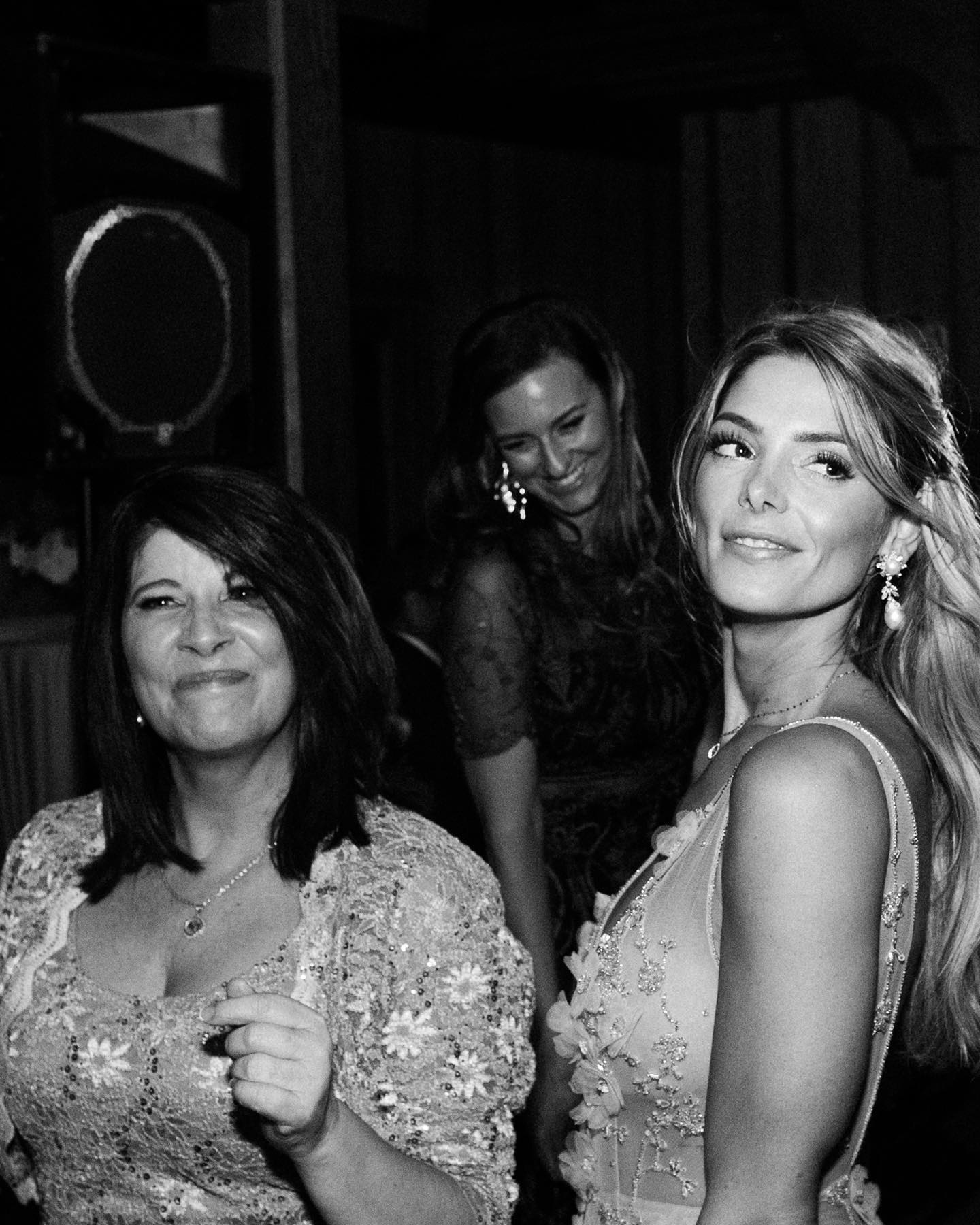 08 maart: I am inspired everyday by women across the globe and moved by the work and missions that drive them. We can and we will.

Mom, Olivia & Dana- I'm so grateful that i'm surrounded by a family of strong but tender women who encourage me everyday to lead by example, as you do, and continue to push boundaries and create a better space for us all. I'm in awe of your beautiful souls. #happyinternationalwomensday
