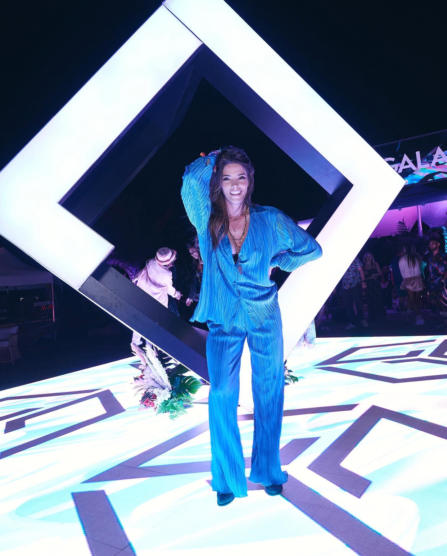 18 april: Back to reality on a Monday...

I think it's safe to say I enjoyed myself at the @taogrouphospitality @gogalamusic party this weekend. Thanks for having me and letting me dance the night away. #coachella #nft
