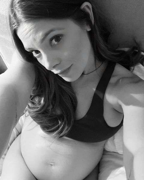 06 juli: Pic 1: adult me... about to have a baby and enter into a world unknown..
Pic 2: me as a 12 yr old baby ... Who thought I knew it all

My 30s have been humbling to say the least. I've gained an immense amount of wisdom, conquered challenges beyond my wildest dreams and have had to continually accept that I still have SO much to learn. One thing in certain of? I'm wildly excited to embark on this new chapter with @paulkhoury.

#thirdtrimester #liveandlearn
