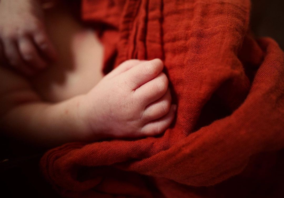 19 september: And just like that - everything changed. In a single moment, you came into our world and everything else faded away. Nothing else mattered. The love we're engulfed in cannot be explained, only felt in the deepest of ways. We love you so much baby girl. Welcome to our world.

Kingsley Rainn Khoury
09/16/2022
