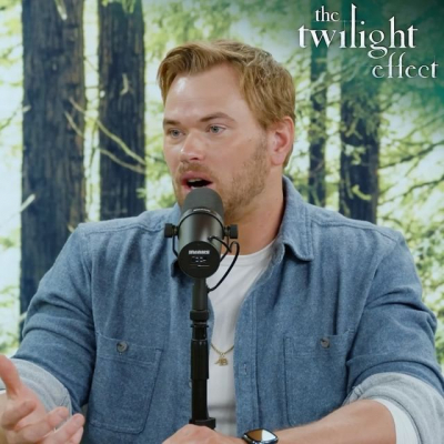 29 maart: 
I told you I was going to call people. @kellanlutz aka Emmett Cullen, as you know and love him, was the first to answer - which worked out great for @ohmissmelanie . New episode of The Twilight Effect with Kellan is out NOW! Link in bio. Also available on Spotify or YouTube!

PS - Don’t forget to rate us and leave a review then tag @kastmedia and myself!

#twilight #emmettcullen #kellanlutz
