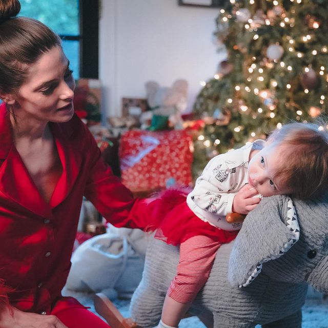 30 december: Christmas was a success. And yes - the last photo is of us in a Santa clause for dogs photo.... she loved it.
