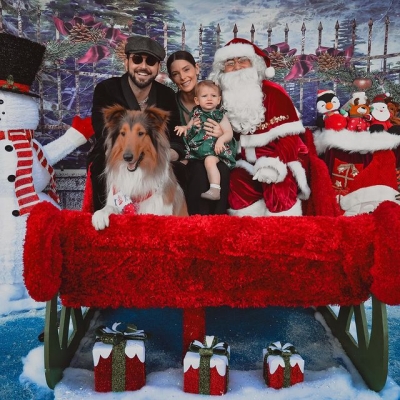 30 december: Christmas was a success. And yes - the last photo is of us in a Santa clause for dogs photo.... she loved it.
