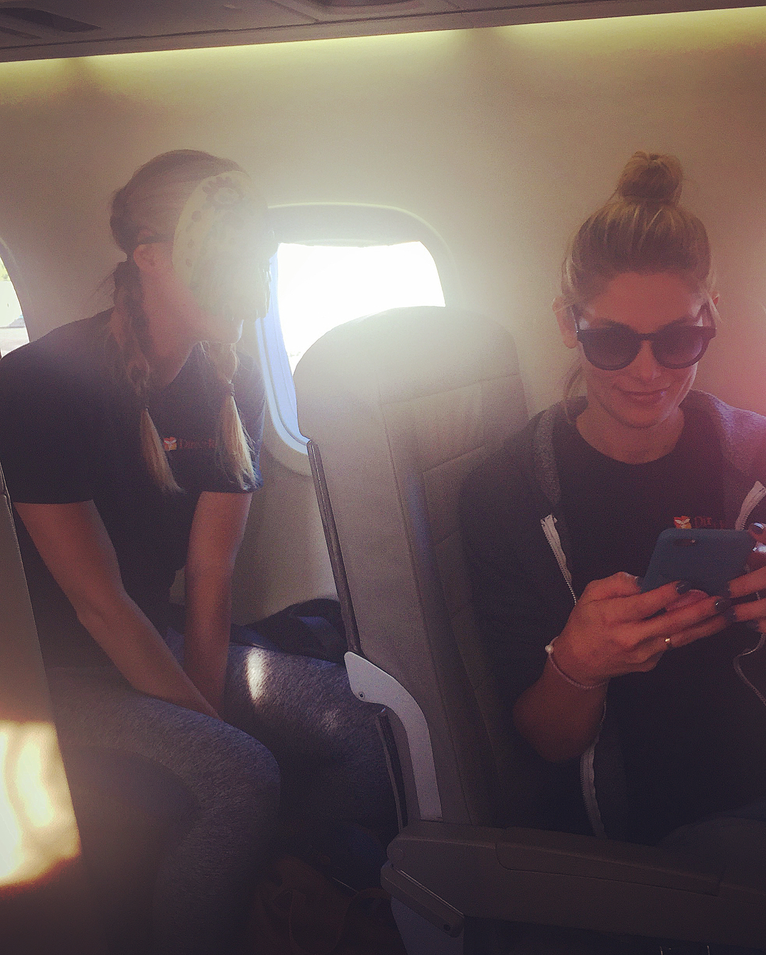 25 oktober 2017: Thank you @jetsuitex for getting @audrhi @ashleygreene @ericamadio @directrelief and I from SoCal to NorCal and back by dinner to deliver funds and supplies to the Santa Rosa Community Health Center on behalf of the #CaliforniaFireFund. We had fun :) Almost #Halloween #jetsuitex #flybetter #DoGood
