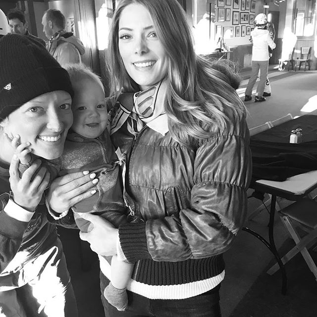 01 januari 2016: ... And Oakley got to meet Aunt Ashley while in Aspen!!!! 😍 @ashleygreene
