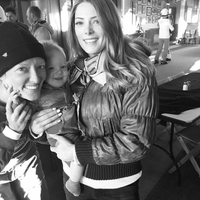 01 januari 2016: ... And Oakley got to meet Aunt Ashley while in Aspen!!!! 😍 @ashleygreene
