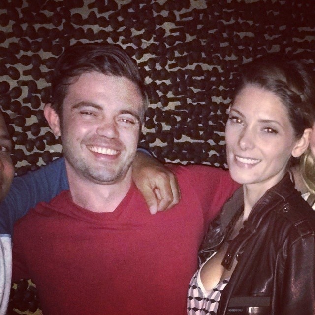 24 juni 2014; Great night with the sis and great friends! @ashleygreene @strizzle28 @quesocabesakt4 and @charitykjohnston !
