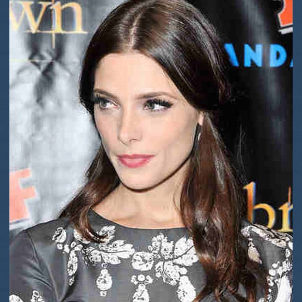 13 Juli 2012: Dress by Oscar. #makeup by Vanessa Scalli. #hair by #josephchase. #comiccon #twilight #ashleygreene
