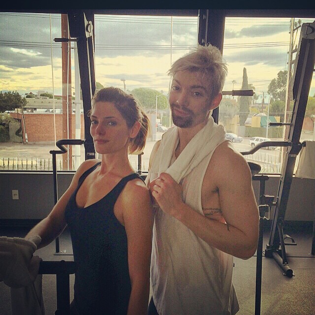 30 Januari 2015: No better way to celebrate 1 month Alcohol free🍺🚫. With a best friend crushing those versa-climbers at 8am! 💪 Happy Friday! #fitness #healthyliving w/ @ashleygreene 
