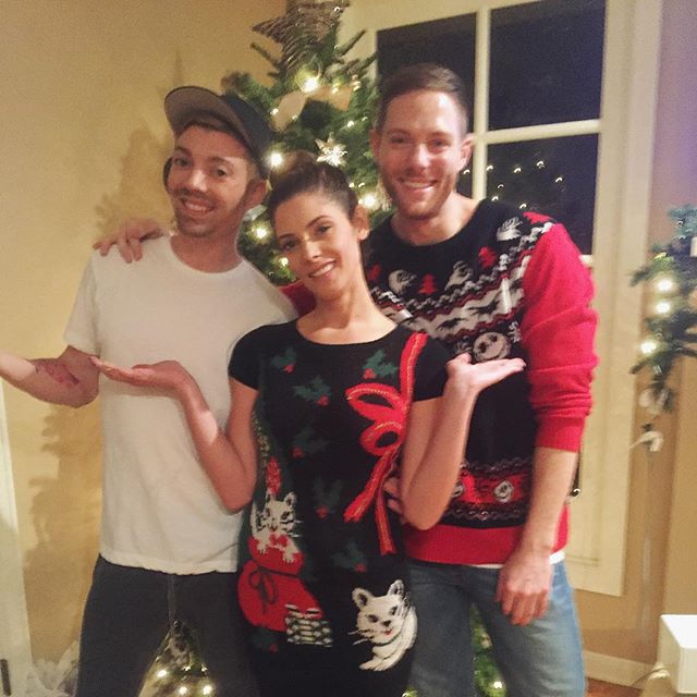 14 december 2015: Tis the season to decorate a Xmas tree.. Happy Holidays! #bestfrands
