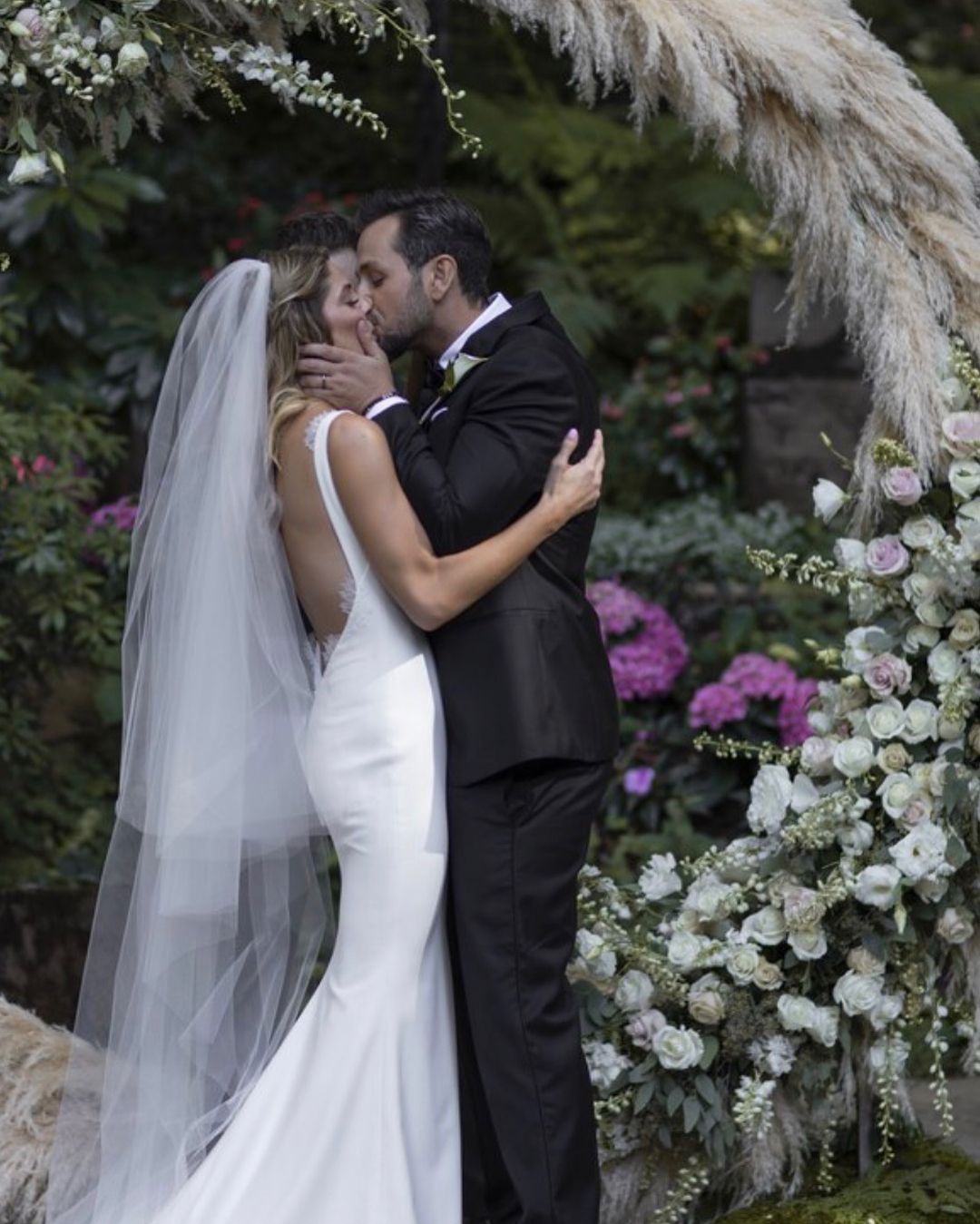 08  juli 2018: My best friend got married! What an amazing week celebrating these two precious souls surrounded by wonderful people and energy. So happy to have been a part of the big day. Congrats @ashleygreene and @paulkhoury

