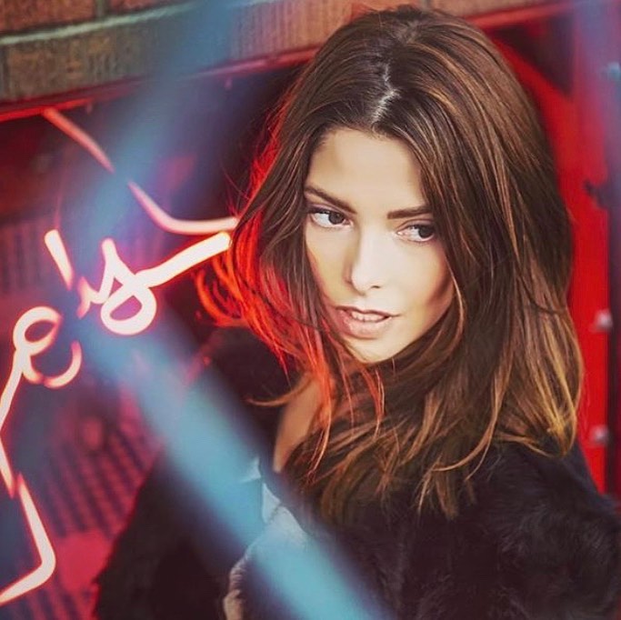 19 november 2019: Fresh color for the boo. @ashleygreene
