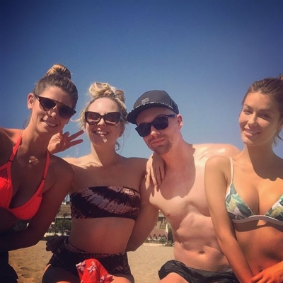 21 juni 2016: When it's been a crappy week, no better way to start a new one but with friends, sun, and a beach. #firstdayofsummer 👯👯☀️🌴 @ashleygreene @olivia_khoury @jesvarg
