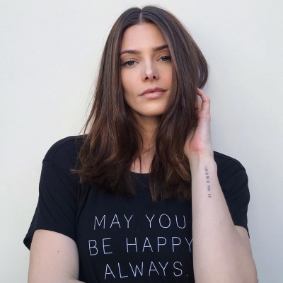 02 februari 2020: May you be happy always... with your hair. @ashleygreene #cuttothechase
