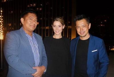 27 september 2017:Cozying up with friends, Ashley Greene and @tjmaeda #AshleyGreene @ashleygreene
