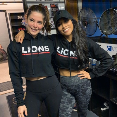 07 oktober 2019: Great to have @ashleygreene training with our very own @lions_ag while she’s in town shooting with @donna_b4u 🦁🔥!!
.
Great work ladies! Stunners on the screen, in person, and KILLERS on the mats!!! 👊🏽💥 .
.
.
.
.
.
.
.
.
.
. #LIONSMMA #MMA #MuayThai #Kickboxing #champion #JiuJitsu #Health #motivation #Martialarts #fitness #UFC #fitspo #VNFT #Vancityfitfam #Vancouver #gymlife #Boxing #womenskickboxing #instalike #instadaily #fighter #yaletown #Vancity #training #Family
