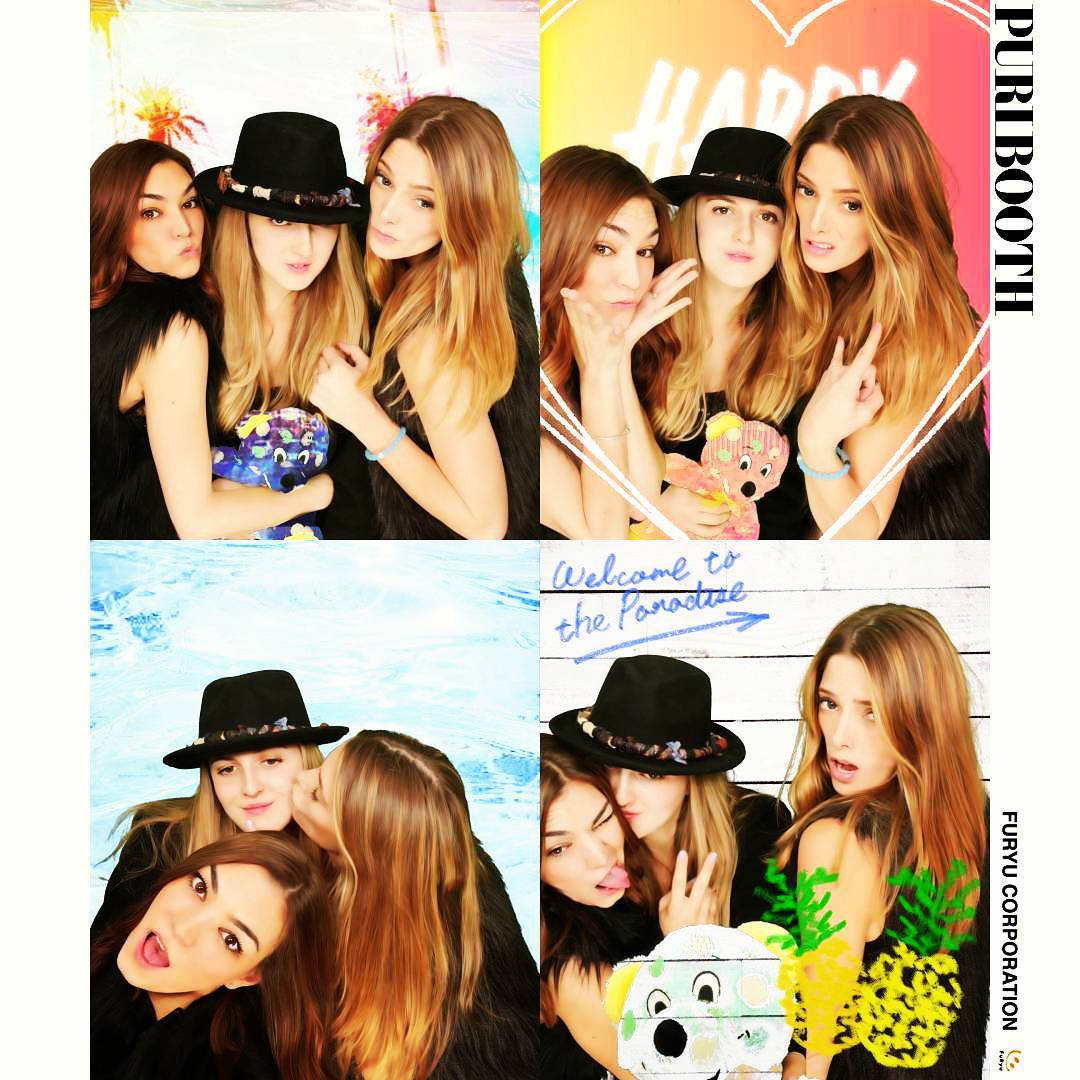 31 maart 2016: Birthday shenanigans with these beauties @ashleygreene and @olivia_khoury at #daveandbusters last night! #stayweird #lovethesegirls #25
