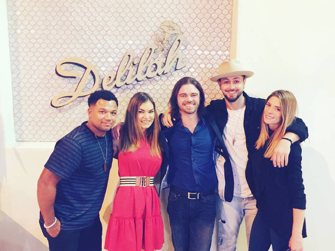 12 oktober 2016: Fun family dinner with my favorites! Delilah was absolutely fantastic!Can't wait to go back! @joegreeneiii @ashleygreene @aaron_sjs @paulkhoury @ladydelilah #livinglavidapanda
 12 oktober 2016: Fun family dinner with my favorites! Delilah was absolutely fantastic!Can't wait to go back! @joegreeneiii @ashleygreene @aaron_sjs @paulkhoury @ladydelilah #livinglavidapanda