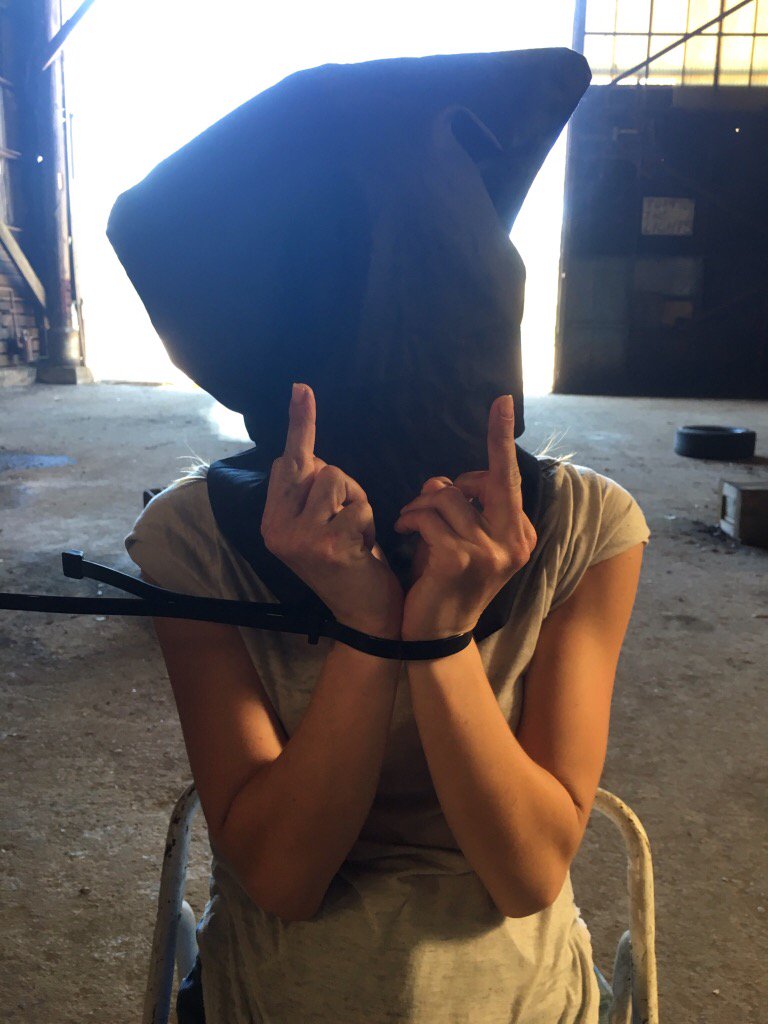 02 augustus 2016; One of the actors sending the Showrunner a very clear message. @RogueAudience @AshleyMGreene @MeaghanRath
