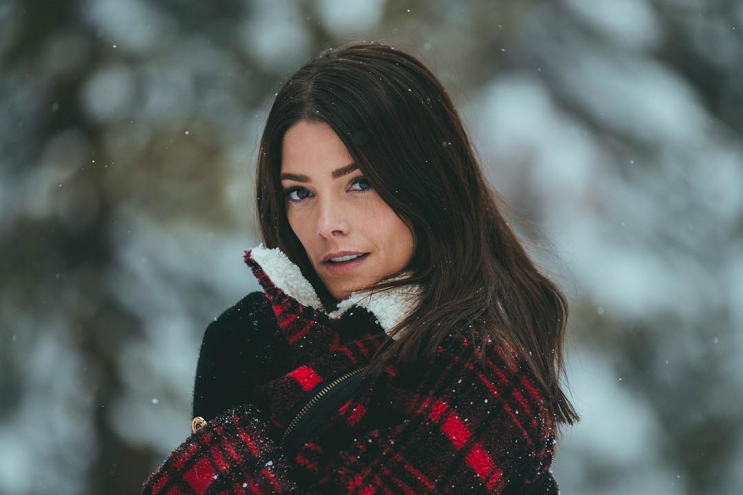 14 februari 2019: @ashleygreene and I love Valentines day. We always like to do special things for each other. This year I decided to give her something that’s gonna be a real challenge. I will share with you all later.... I love you to the 🌙 and back Mrs. Khoury
