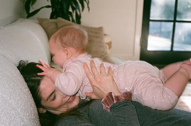 15 mei 2023: I don’t have words to describe what you mean to me! Watching you grow as a mother over these past 8 months is truly magical. We preach LOVE in the Khoury household and King will be a representation of that. Happy Mother’s Day to all the bad ass moms! I love life.
