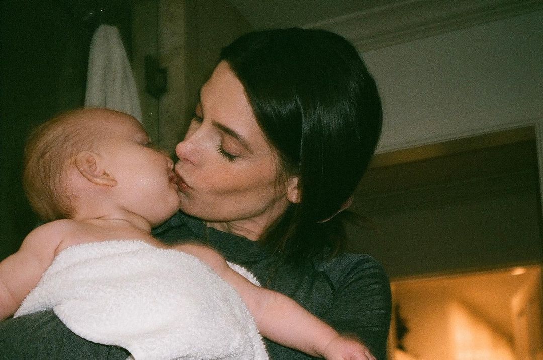 15 mei 2023: I don’t have words to describe what you mean to me! Watching you grow as a mother over these past 8 months is truly magical. We preach LOVE in the Khoury household and King will be a representation of that. Happy Mother’s Day to all the bad ass moms! I love life.
