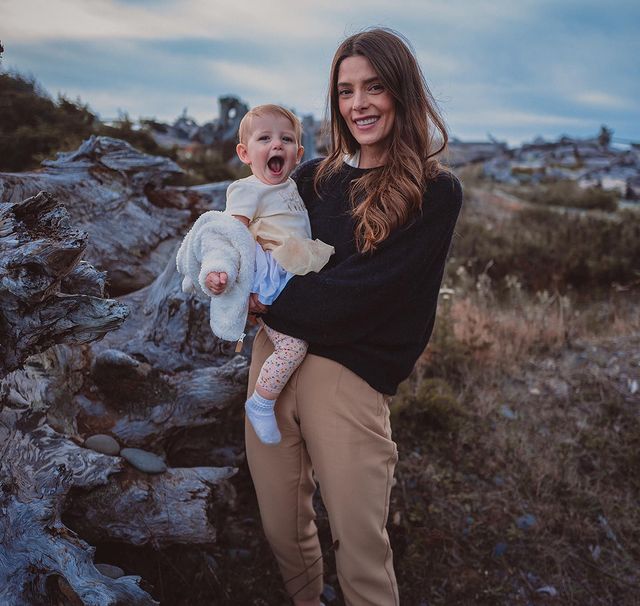21 september 2023:  Our girl is ONE. 9/16/2022 changed our lives forever and after a full year of loving you, it's clear that we'll always want more time, we'll always want more kisses and we'll always feel like the luckiest two people in the world at the end of each day. We have so much to teach you and we have so much to learn from you. You are joy and you are light. Thank you for choosing us to be your parents Kingsley.

#firsrbirthday #ourwholeworld
