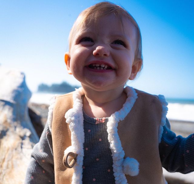 21 september 2023:  Our girl is ONE. 9/16/2022 changed our lives forever and after a full year of loving you, it's clear that we'll always want more time, we'll always want more kisses and we'll always feel like the luckiest two people in the world at the end of each day. We have so much to teach you and we have so much to learn from you. You are joy and you are light. Thank you for choosing us to be your parents Kingsley.

#firsrbirthday #ourwholeworld
