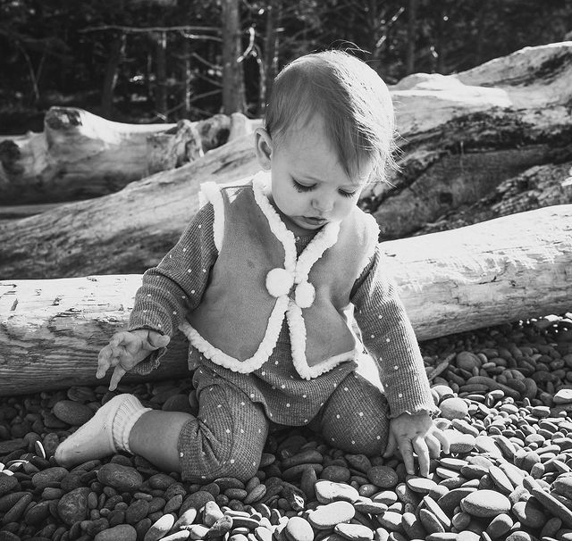 21 september 2023:  Our girl is ONE. 9/16/2022 changed our lives forever and after a full year of loving you, it's clear that we'll always want more time, we'll always want more kisses and we'll always feel like the luckiest two people in the world at the end of each day. We have so much to teach you and we have so much to learn from you. You are joy and you are light. Thank you for choosing us to be your parents Kingsley.

#firsrbirthday #ourwholeworld
