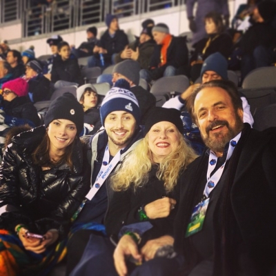03 februari 2014: Super Bowl Sunday making memories. Mom Dad and @ashleygreene #SupperBowl48

